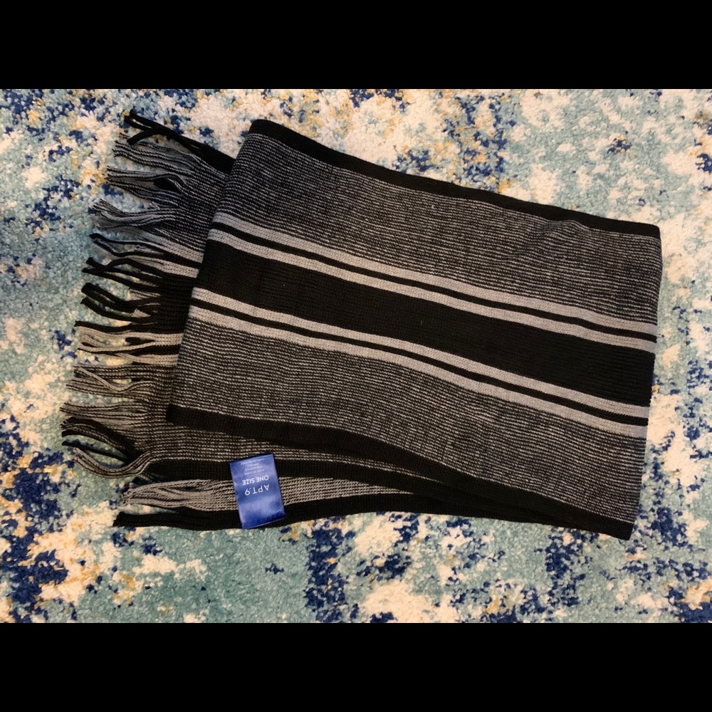 Me’s Apt 9 Scarf
